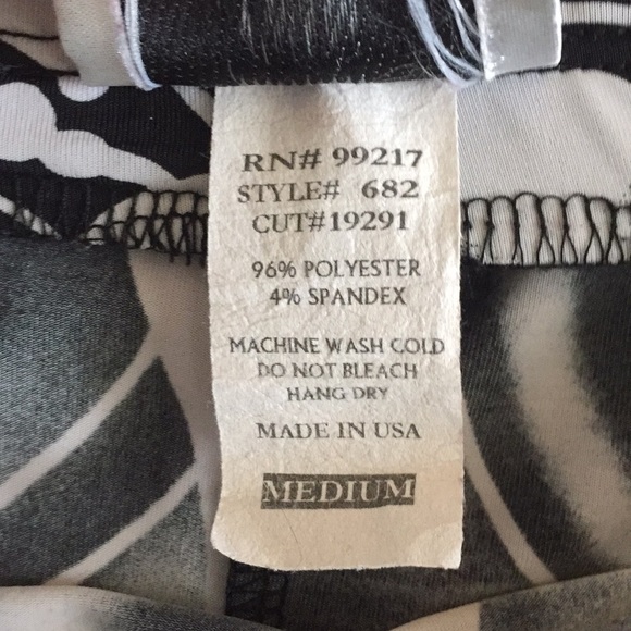 Black and White Skirt - Picture 4 of 9